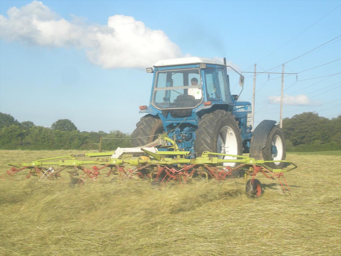 Æ Ford gods 2 - 8210 vender hø med claas volto billede 27