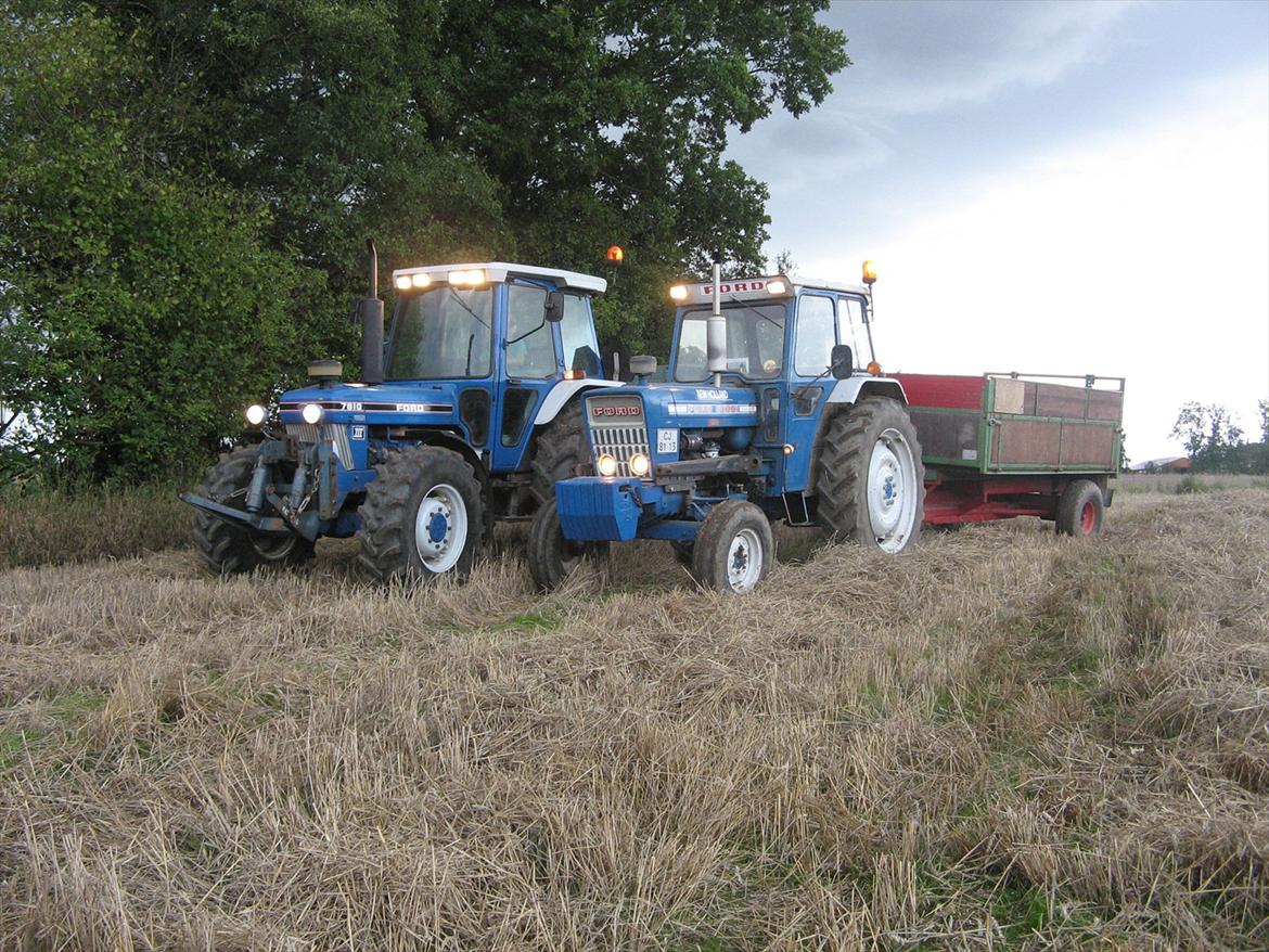 Æ Ford gods 2 - 5000 og 7810 kører korn billede 95
