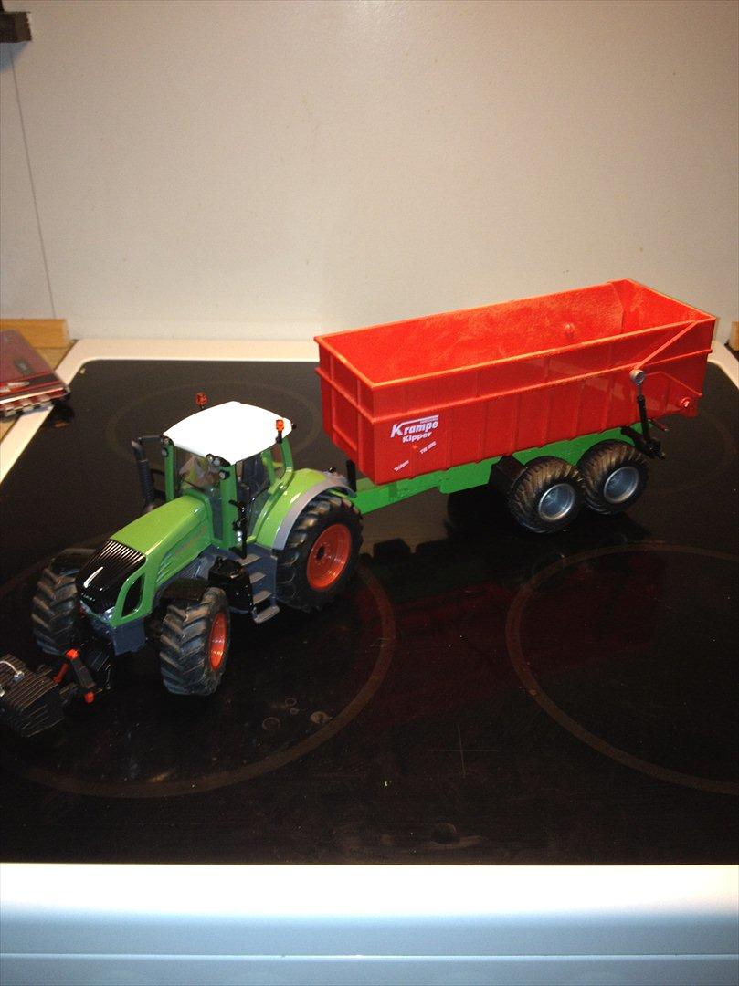 min fendt 939 rc fra siku  - var lidt træt af og have to joskin vogen så bygget den en om til en krampe vogen  billede 1
