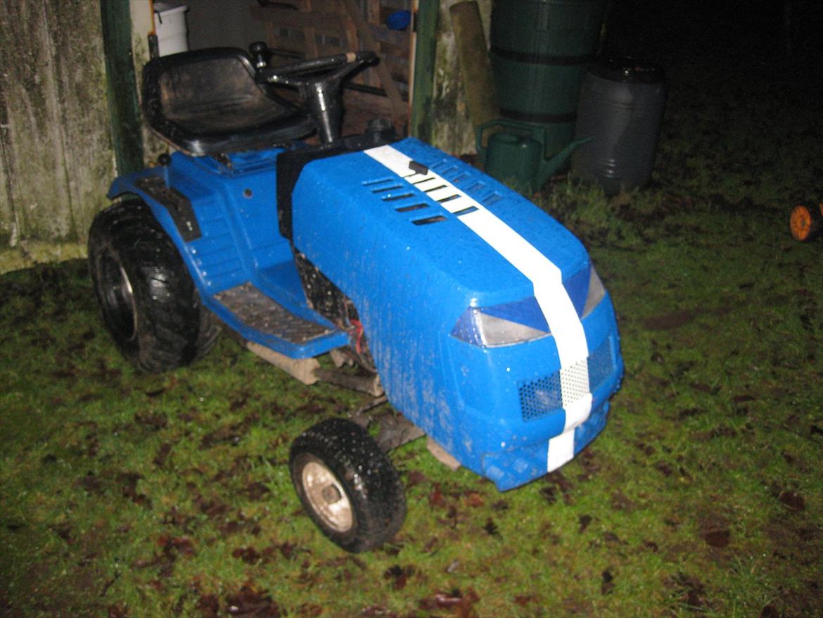 Min gamle havetraktor - Det er atv dæk fra en Polaris :) billede 7