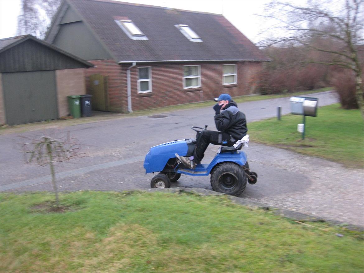 Min gamle havetraktor - Ham siel der kører :) billede 9