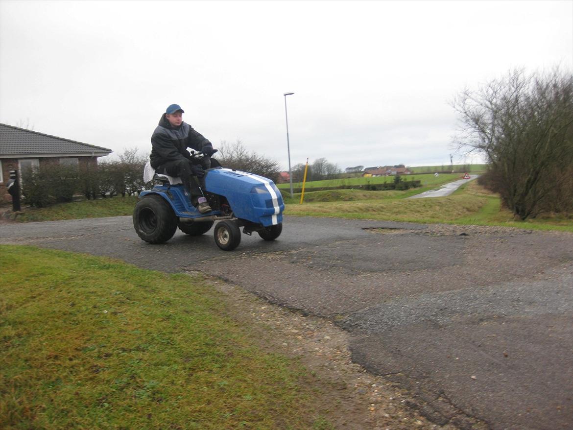 Min gamle havetraktor - Ham siel der kører :) billede 10
