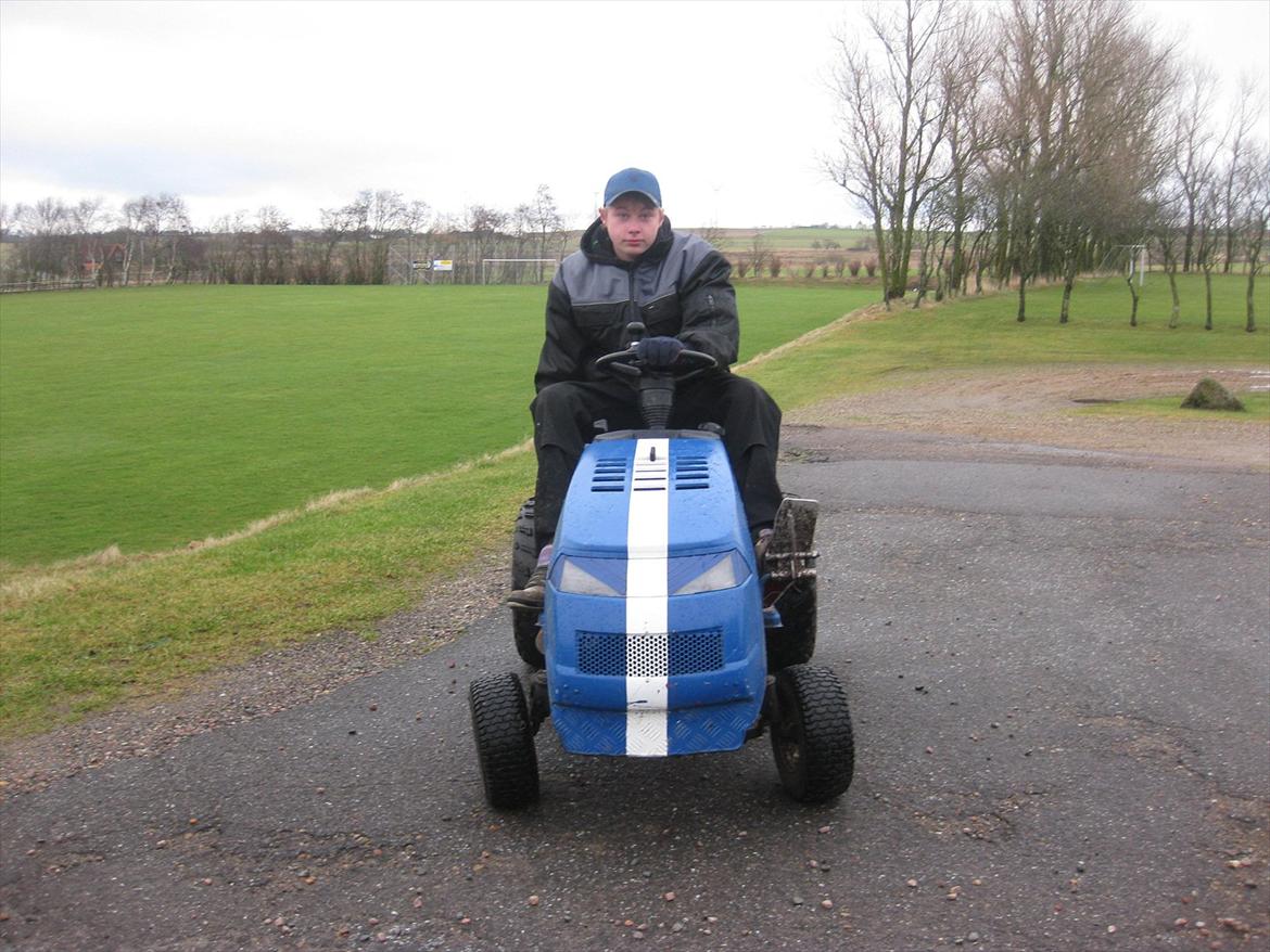 Min gamle havetraktor - Ham siel der kører :) billede 11