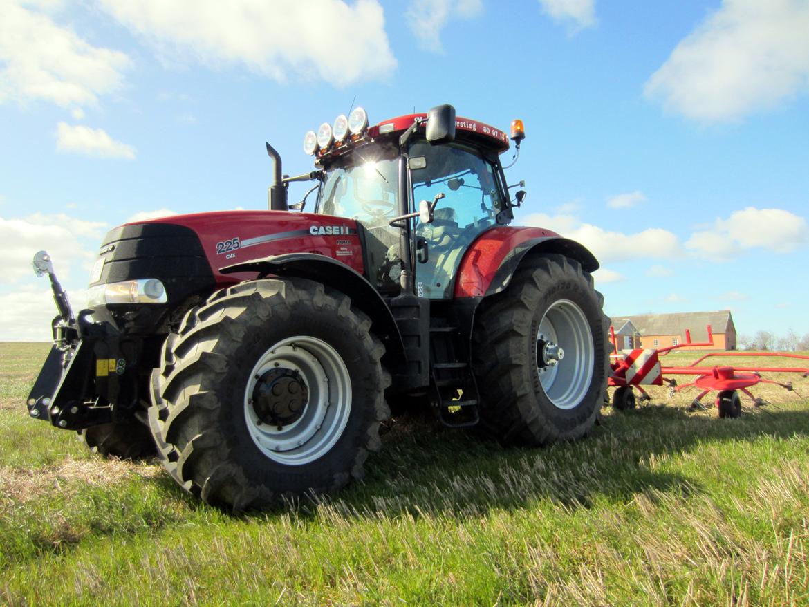 Martin Børsting Maskinstation  - Case IH puma 225 CVX, igang med spredning af halm den 31 Marts 2012 billede 10