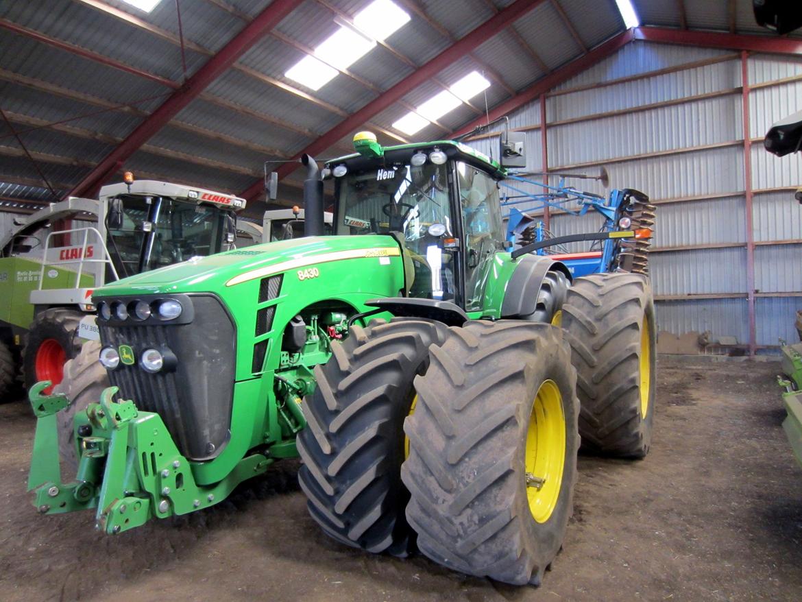 Martin Børsting Maskinstation  - John Deere 8430 med lemken 6 meters rotorharvesæt. billede 12