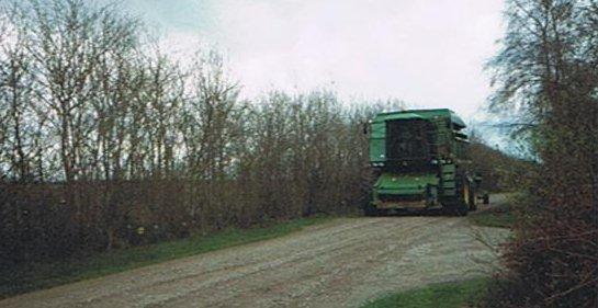 Gamle billeder fra Kvindlund - ''Ny'' mejetærsker. 2066 med 18 fod. April 2006 billede 48