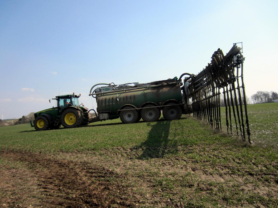 Martin Børsting Maskinstation  - John Deere 8320R med Samson PG 25, med Samson SBX 30 meter ADS slangebom billede 30