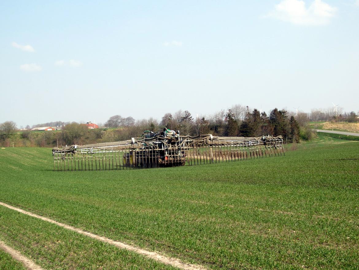 Martin Børsting Maskinstation  - John Deere 8320R med Samson PG 25, med Samson SBX 30 meter ADS slangebom billede 31