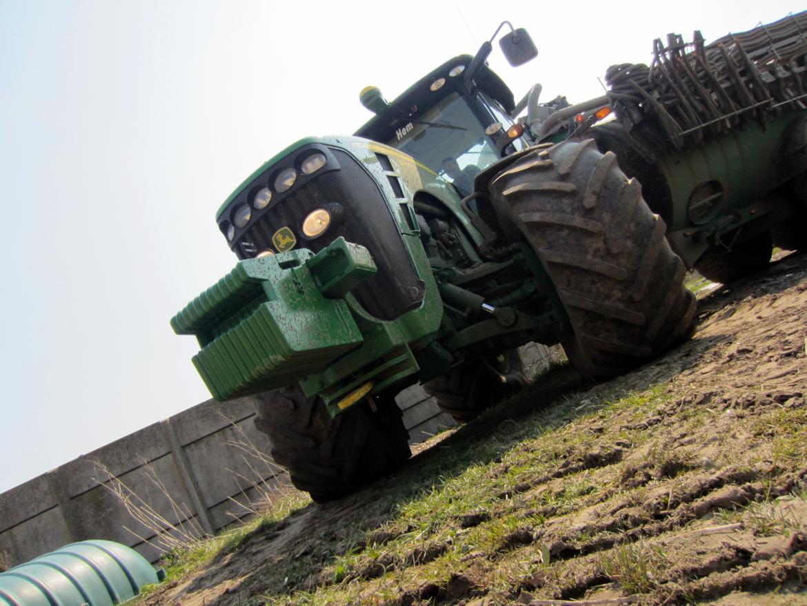 Martin Børsting Maskinstation  - John Deere 8345R med Samson PG 25 med SBX 30 metrer ADS slangebom.
 billede 34