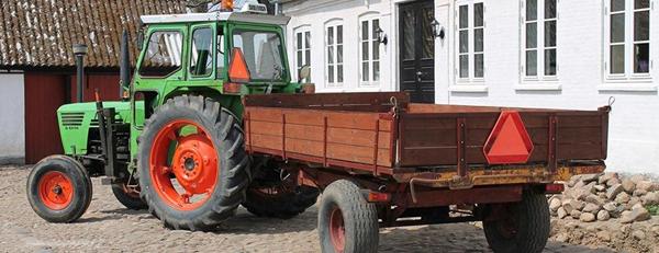 Traktor på landevej