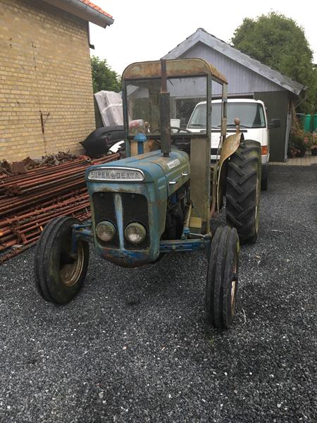 Fordson dexta går tør for diesel Efter noget tid