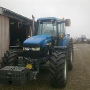 New Holland 8560