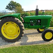 John Deere 2120