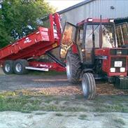 International Harvester IH 844 XL