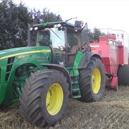 John Deere 8530