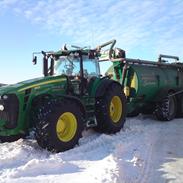 John Deere 8530