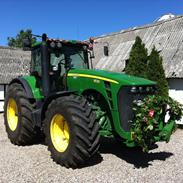 John Deere 8530