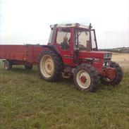 International Harvester 885 XL
