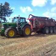 John Deere 7530