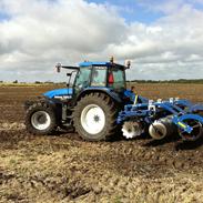 New Holland tm 150