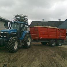 New Holland 8670