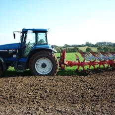 New Holland 8670
