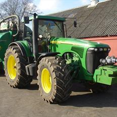 John Deere 8220