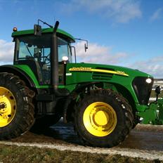 John Deere 7820