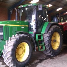 John Deere 7710