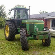 John Deere 3140