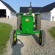 John Deere 2120