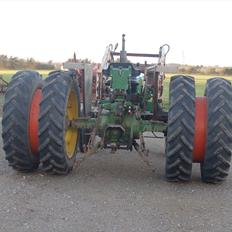 John Deere 2130