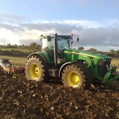 John Deere 8530