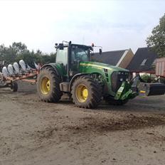 John Deere 8530