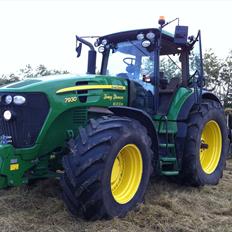 John Deere 7930