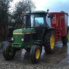 John Deere 2850