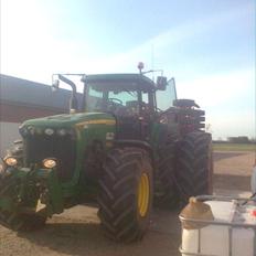 John Deere 8220