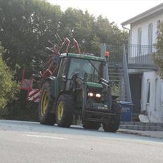 John Deere 6410