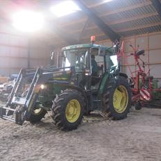 John Deere 6410