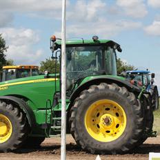 John Deere 8430