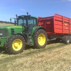 John Deere 7530 