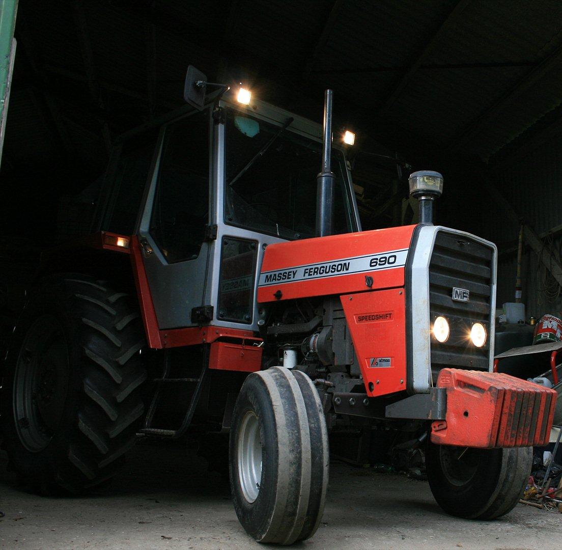 Massey Ferguson 690 billede 1