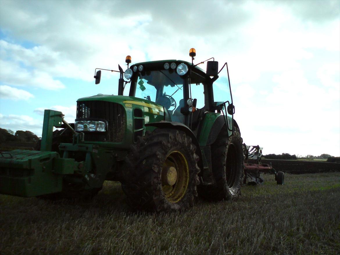 John Deere 6930 - Ploven er en 5 furet kverneland.  billede 4