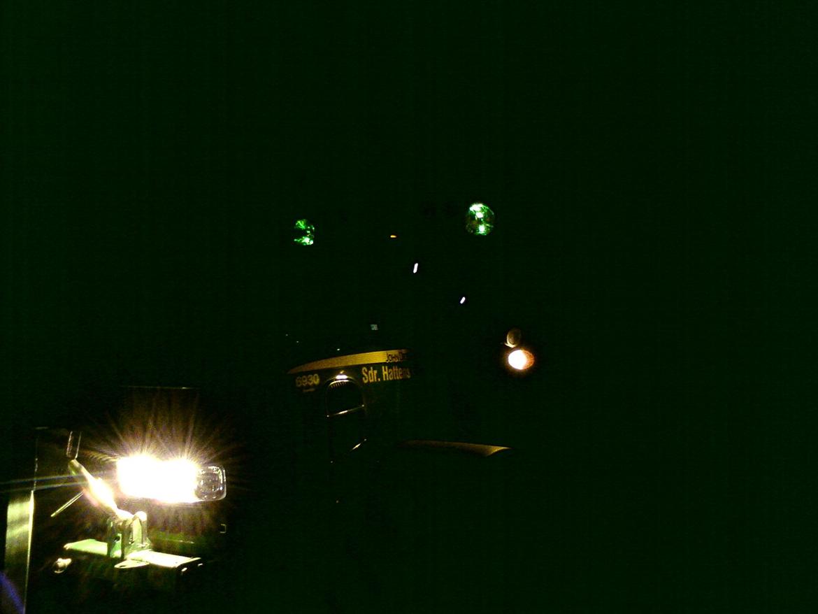 John Deere 6930 - Grøn positionslys i hella lygterne billede 5