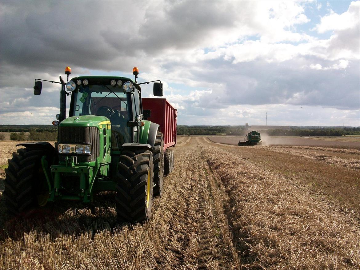 John Deere 6930 - Mejetærskeren er en 25 fods john deere  billede 3