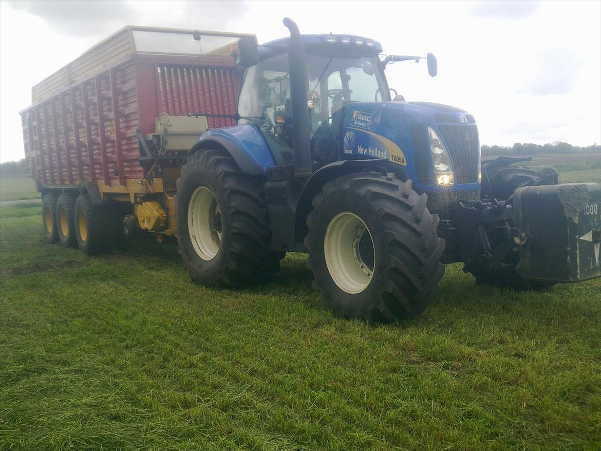 New Holland t8050 billede 1