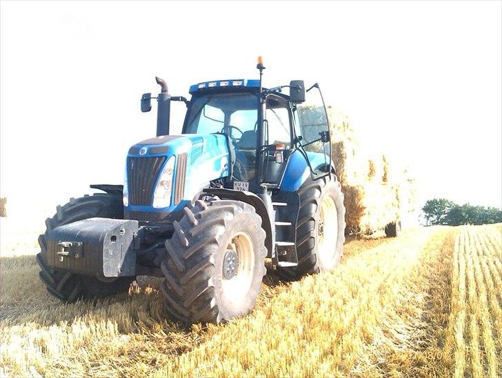 New Holland T8020 - et godt læsset halmvogn  billede 7