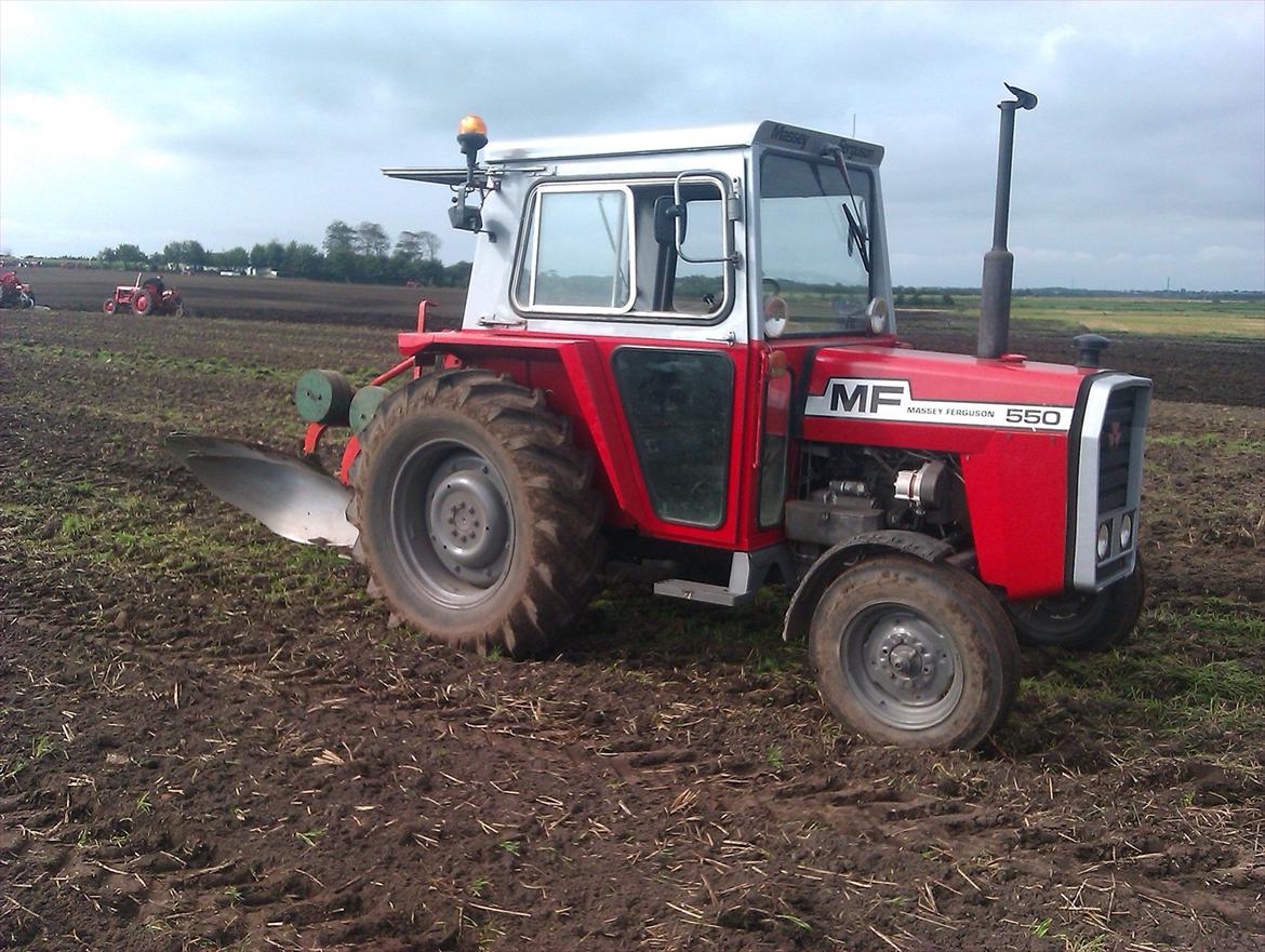 Massey Ferguson 550 billede 1