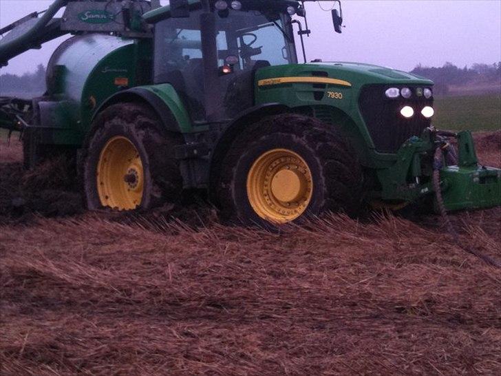 John Deere 7930 - Det kan jo ske i dårligt vejr:) billede 8
