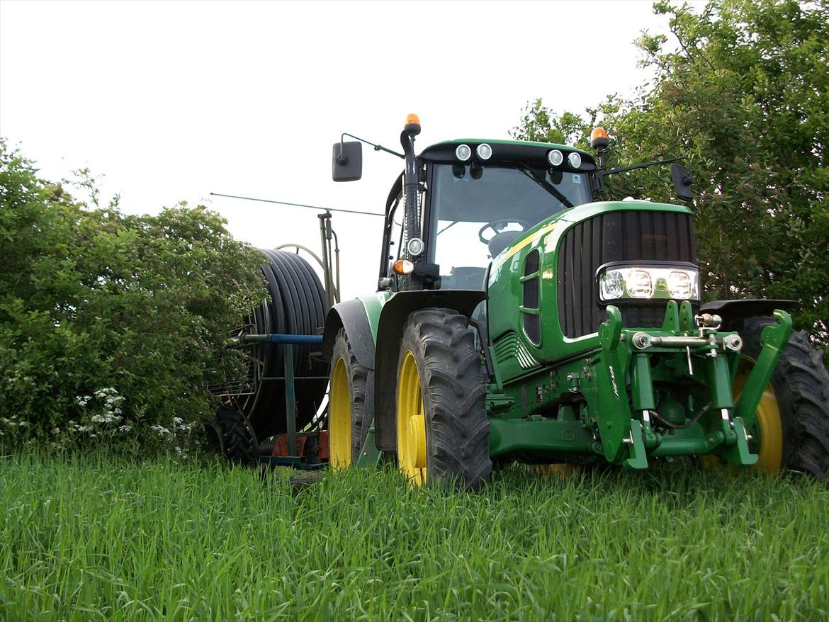 John Deere 6930 - Ude og flytte vandingsmaskinen billede 10